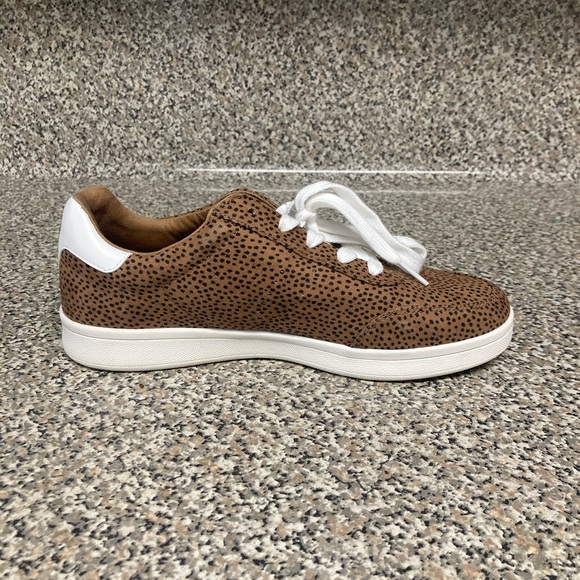 Old Navy Leopard Sneaker - Picture 5 of 9